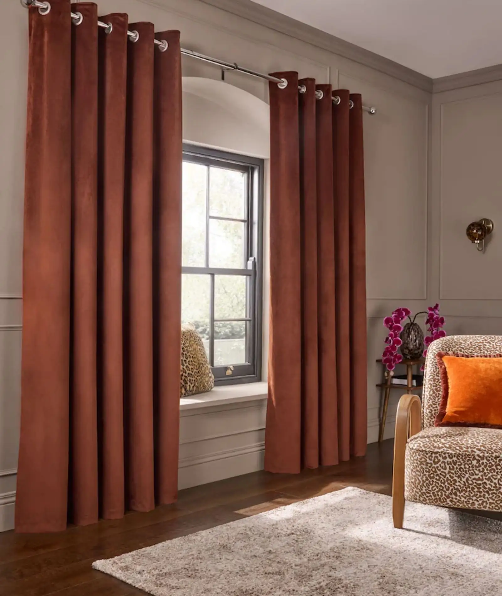 Expert providing free price estimate consultation